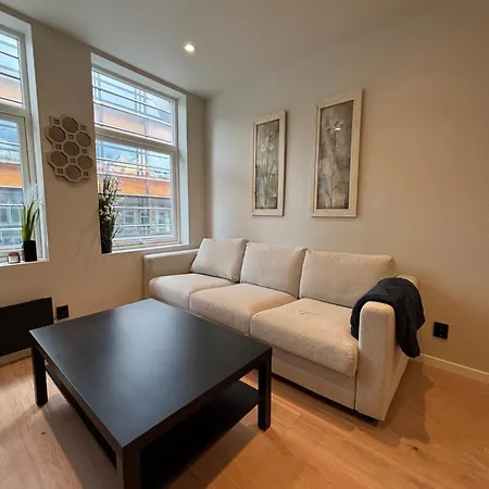 Beautiful 4 Bedroom In Sentrum 아파트 베르겐