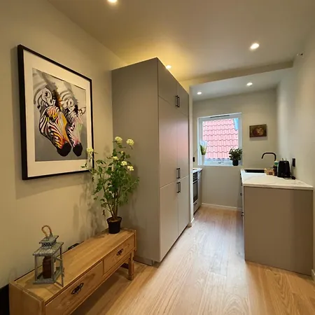 아파트 Beautiful 4 Bedroom In Sentrum