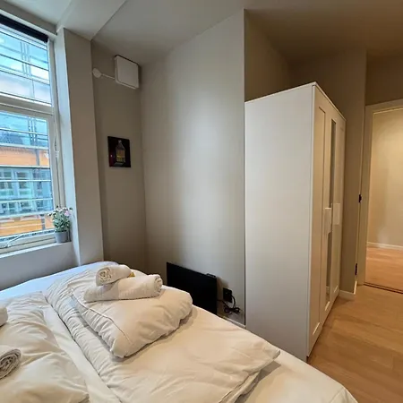 Beautiful 4 Bedroom In Sentrum 아파트 베르겐