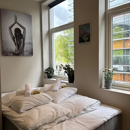 Beautiful 4 Bedroom In Sentrum 아파트