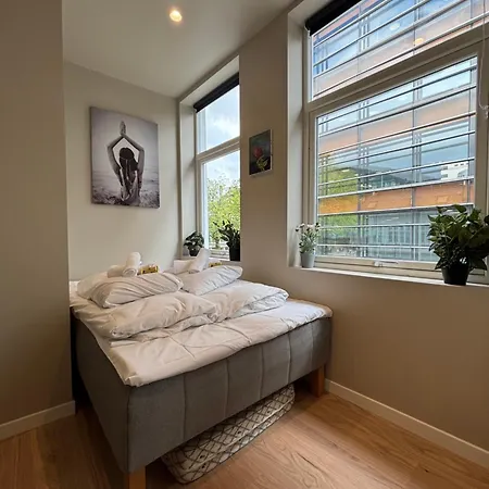 아파트 Beautiful 4 Bedroom In Sentrum