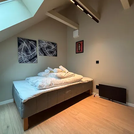 아파트 Beautiful 4 Bedroom In Sentrum *